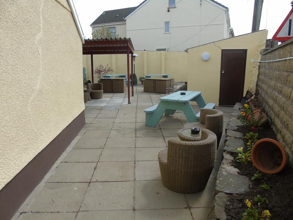 The Pembrey Country Inn Buitenkant foto