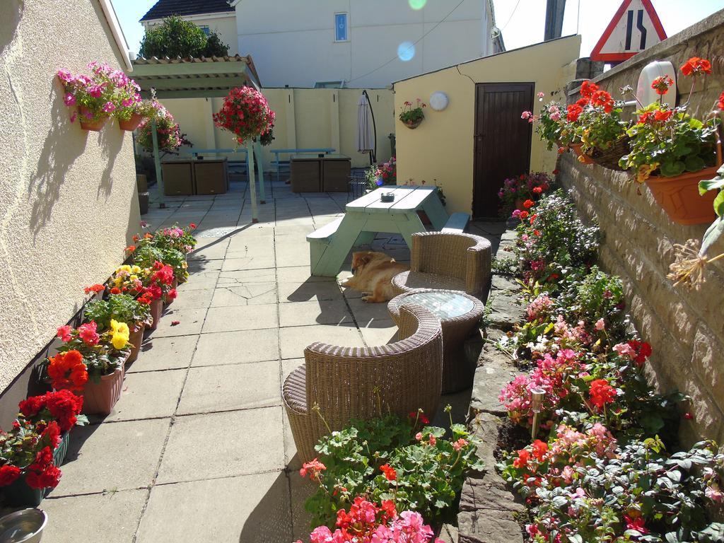 The Pembrey Country Inn Buitenkant foto