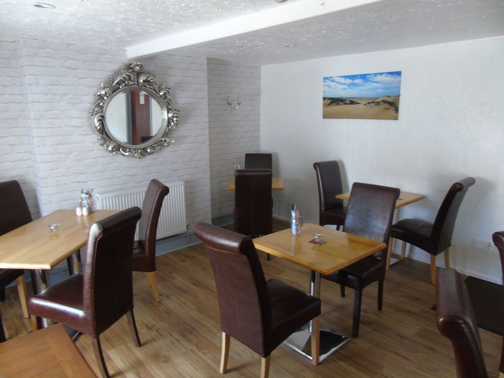 The Pembrey Country Inn Buitenkant foto