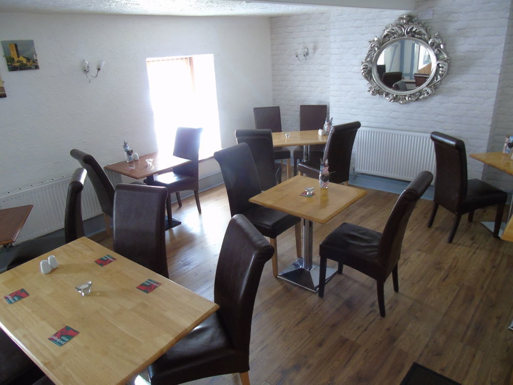 The Pembrey Country Inn Buitenkant foto