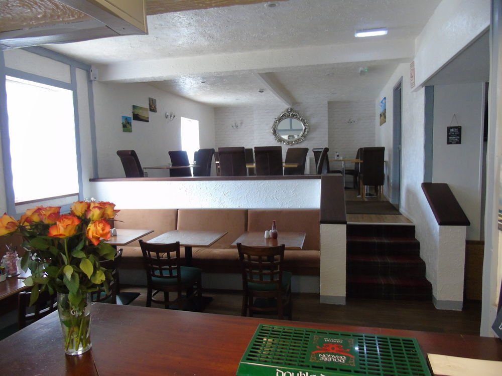 The Pembrey Country Inn Buitenkant foto